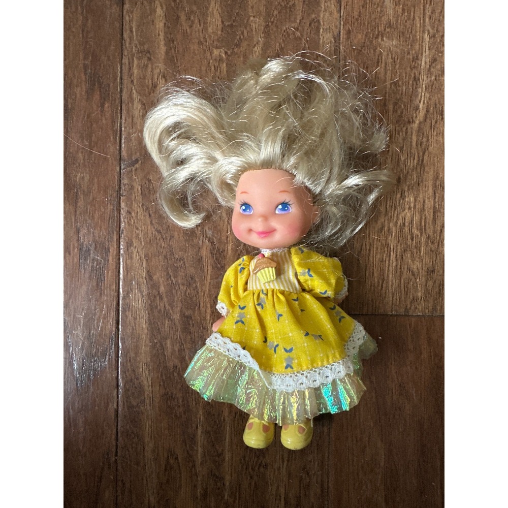 Vintage Strawberry Shortcake Cherry Me meet Muffin Doll yellow‎ 1980s Kenner